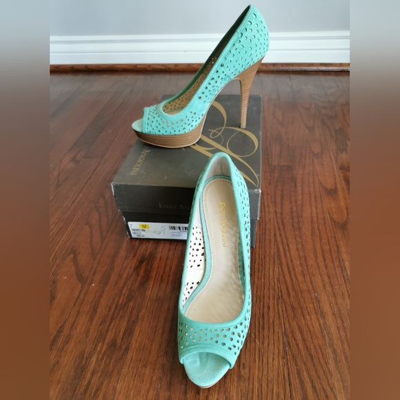 Enzo Angiolini Light Green Suede Heels - Picture 1 of 3